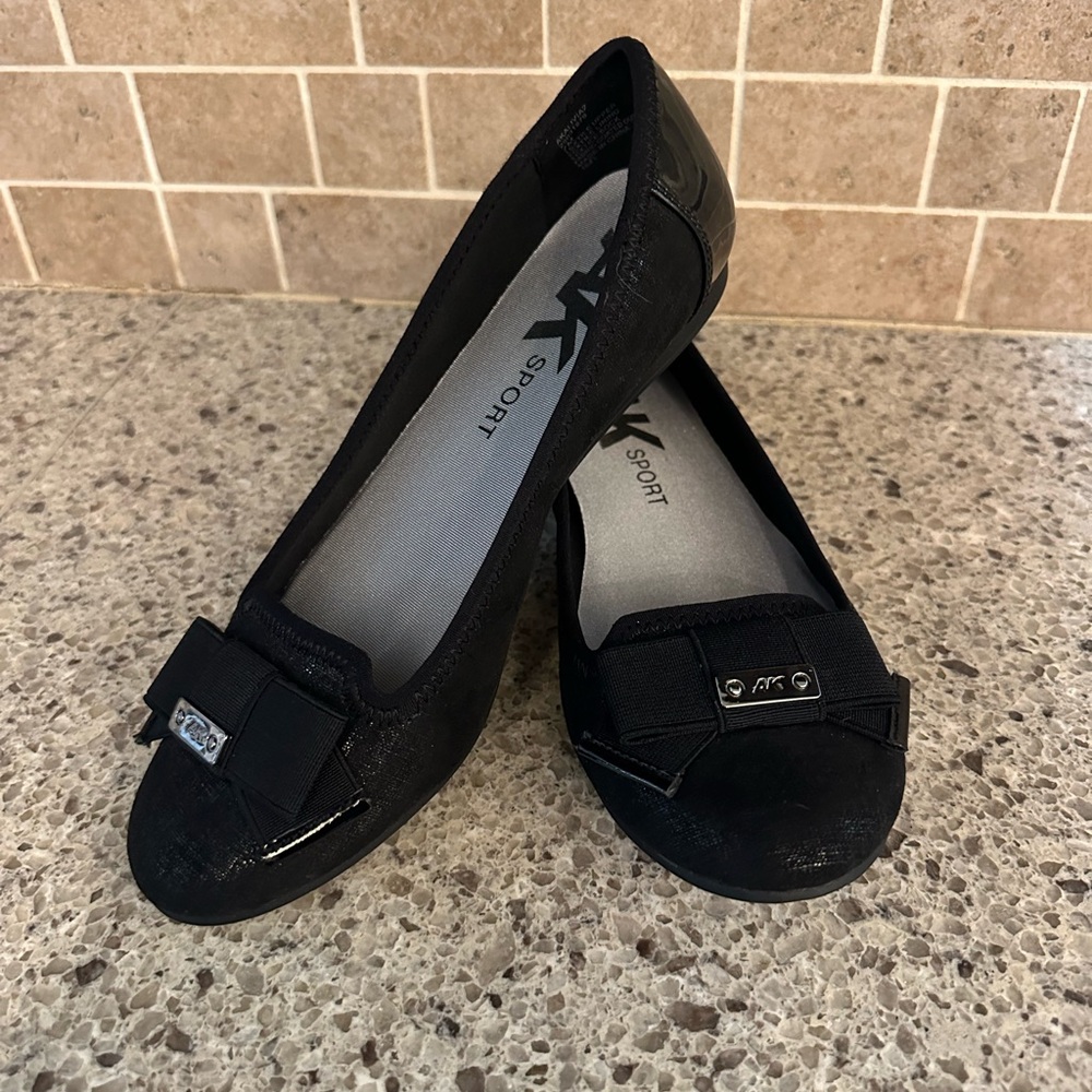 Anne Klein Sport Black Flats Sleek Design